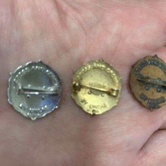 3 Vintage Cross And Crown Evangelical Covenant Lapel Hat Pins - Picture 6 of 8